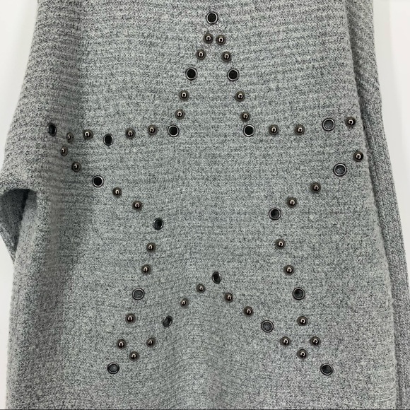 Hippie Rose Gray Star Stud & Grommet Super Stretchy Cold Shoulder Sweater Sz XS - Picture 5 of 15
